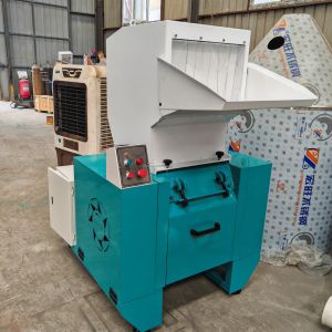 Buy cheap Vertical Structure PVC Crusher Pulverizer with Single-screw Screw Design from wholesalers
