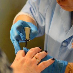 Buy cheap Ambidextrous 12X24CM Powder Free Nitrile Exam Gloves Medical Protective Gloves from wholesalers