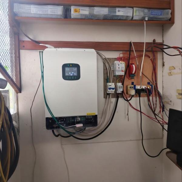 Clean Energy Hybrid Power Solution For Residential / Light Commercial for