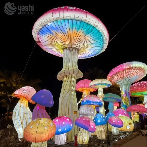 Simulated Mushroom Lanterns Outdoor LED Lighting Fixtures 240CM - 250CM