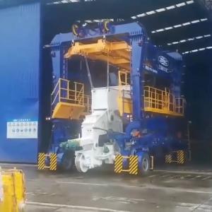 China Highly Customized Straddle Container Lifter Machine With Cummins Engine on sale