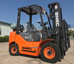 Buy cheap 2.5 Ton SNSC LPG Gasoline Forklift With Japanese Engine And 4.5m Triplex Mast from wholesalers