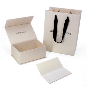 Buy cheap Personalized Magnetic Foldable Gift Box Packaging With Handles from wholesalers