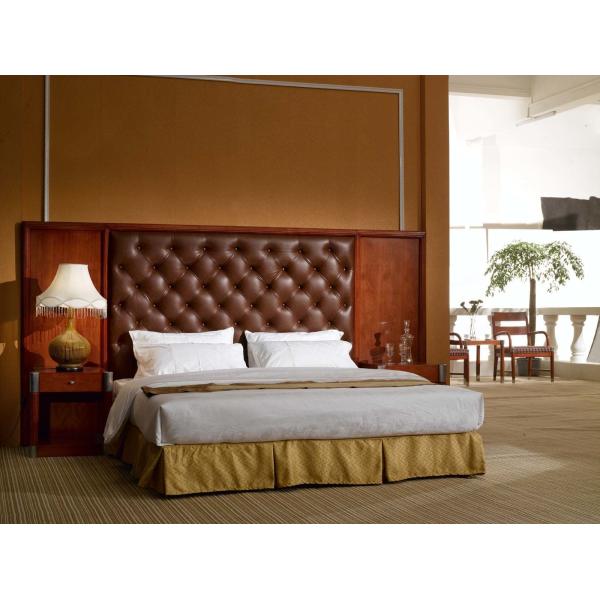 Quality White Platform Hotel Bedroom Furniture Sets With Oak Solid Wood Legs for sale