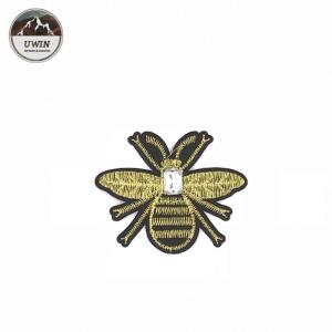 Yellow Bee Sew On Embroidered Patches Size 8 * 6.5CM With Polyester Material