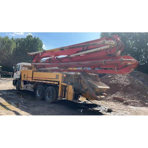 Quality White Putzmeister Concrete Pump Elephant 38m with After-sales Service Good Condition for sale