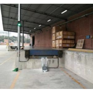 Heavy Duty Hydraulic Dock Leveler Warehouse Loading Bays Automatic Control