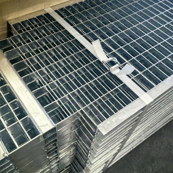 Quality Silver Bright 3mm Cross Bar Hot Galvanized Steel Grating For Building Materials for sale