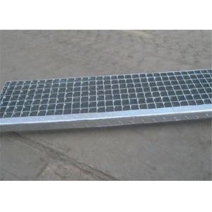 China Bridge Walkway Metal Grate Stair Treads Galvanized Surface Treatment on sale