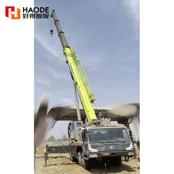 70ton Truck Crane Ztc700V in Stock Zoomlion Brand