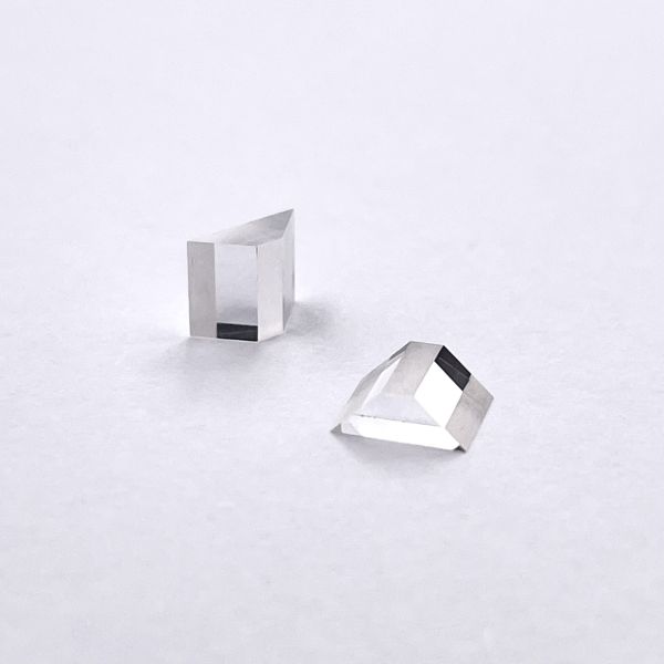 Quality CVD Single Crystal Diamond Optics Prism | Broadband Transmission & Extreme Durability for sale