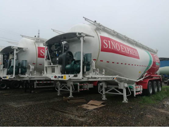 Quality 50M3 Second Hand Semi Trailers Cement Bulker 11800x2500x3990mm Dimension for sale