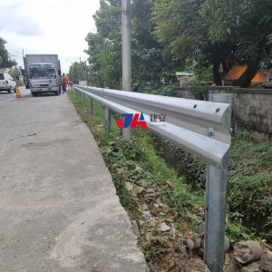 Buy cheap Road Traffic Safe Hot Dippe Galvanized 550g Thrie Beam Guardrail AASHTO M180 Standard from wholesalers
