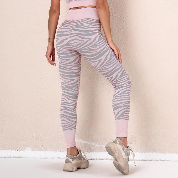 Processing custom-made seamless stripes double color matching yoga pants