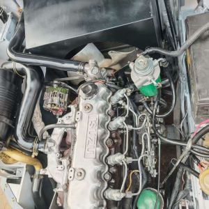 Used White TCM 2.5-Ton Diesel Forklift with ISUZU Engine Central Cylinder Robust