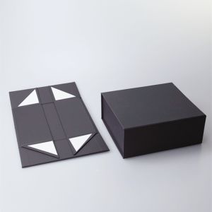 Square Foldable Cardboard Gift Boxes Magnetic With Lid Matt Lamination