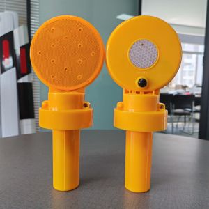 China Solar Powered LED Traffic Warning Light with 19cm Diameter and Yellow Flashing Light for Road Safety on sale