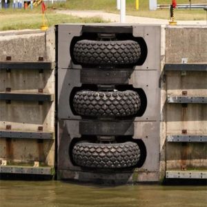 Roller Wheel Type Dock Corner Marine Rubber Fender Pneumatic