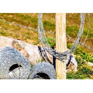 Buy cheap Double strand traditional twist Hot Dipped Galvanized Barbed Wire from wholesalers