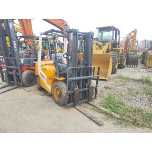 Used Origin Japan 3 Ton Forklift Tcm Fd30 with 3 Stages Mast on Sale