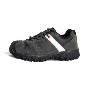 China Puncture Resistant Protective Shoes With Low Top Heat Resistant Yes on sale