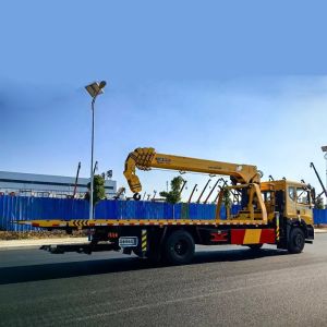 4 * 2 Huashen 8-10 Tons Road Rescue Trailer With 8 Tons Crane Tow Truck With