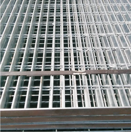 Q235 A36 SS304 Galvanized Steel Stair Treads with Hot Dipped Galvanizing and