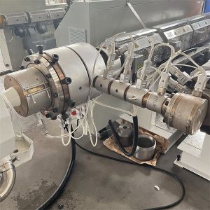 Two Layers Plastic Pipe Machine Manufacturers PE Pipe Extrusion Machinery