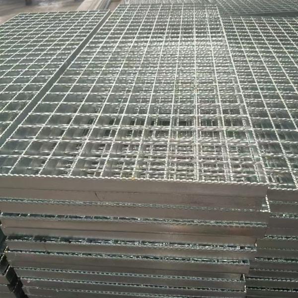 Ventilated and Heat-Dissipating Steel Grid Plate for Optimal Performance and