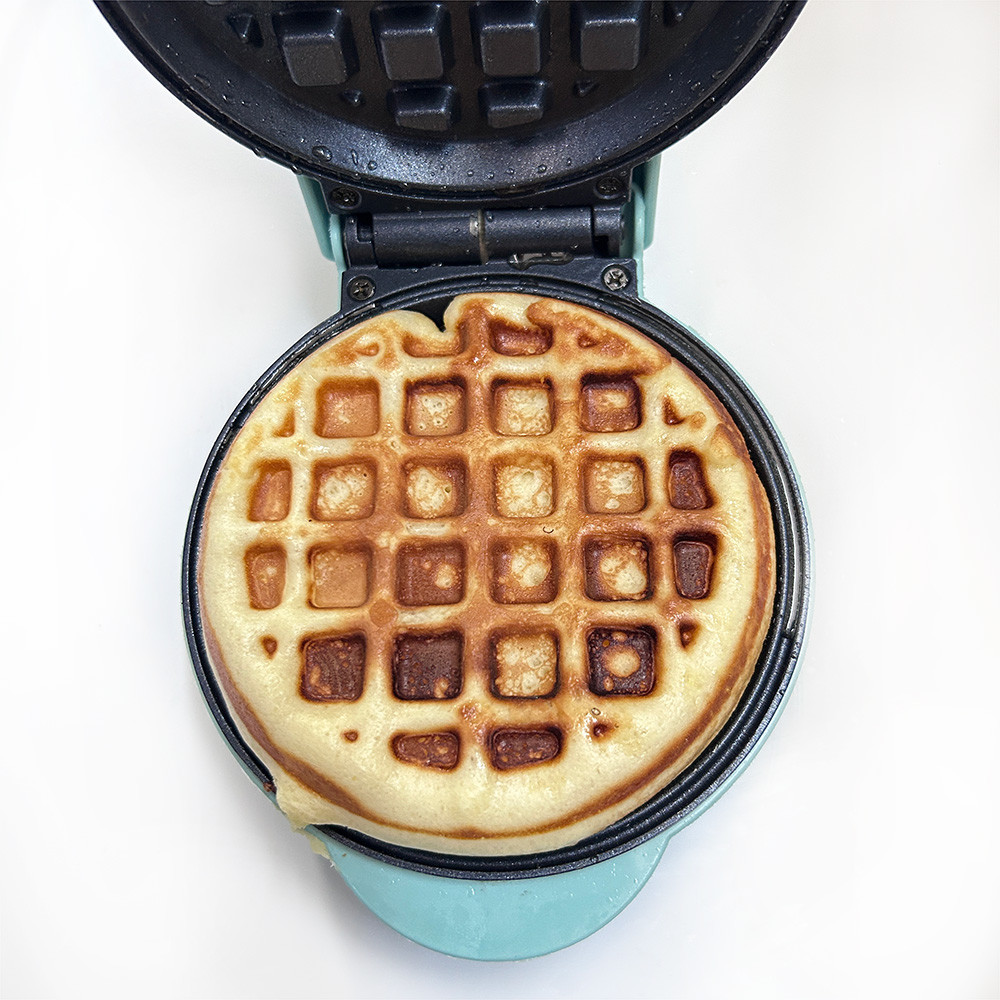 Quality CETL FDA Rohs Mini Waffle Maker Egg Waffle Machine With Indicator Light for sale Buy cheap CETL FDA Rohs Mini Waffle Maker Egg Waffle Machine With Indicator Light product