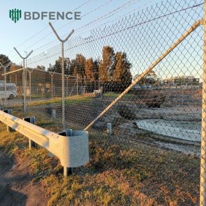 6ft Height Diamond Mesh Chain Link Fence Ideal For Green Garden Farm Square Post