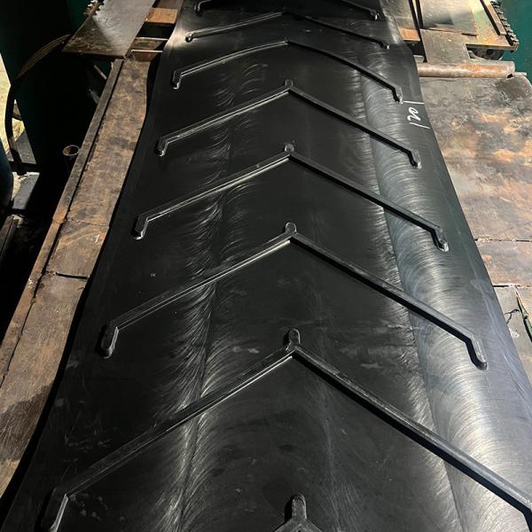 High Angle Rubber Conveyor Belt Not Easy to Break and High Strength and