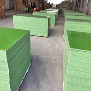 China Green Recycled Plastic Plywood Sheets For Constructions Phenolic Glue on sale