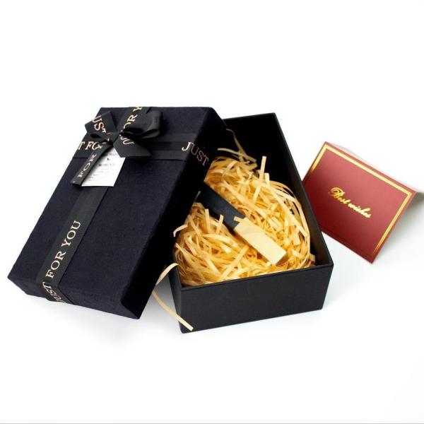 Quality Custom Lipstick Cosmetic Gift Paper Boxes with Bow Ribbon and Glossy Lamination for sale