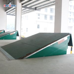 Warehouse Hydraulic Dock Plate 8T-20T Metal Loading Dock Ramp