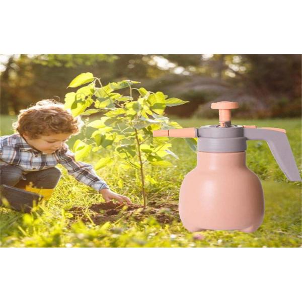 Buy cheap Hand Pressure PE Plastic Watering Can 500ML Modern Style from wholesalers