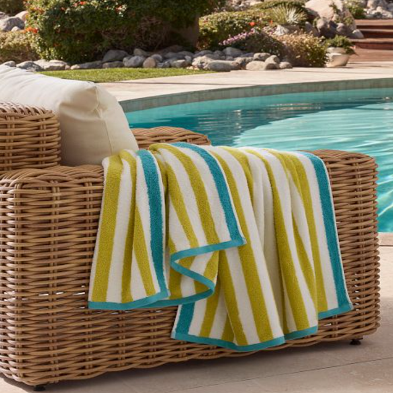 90x180cm Oversized Beach Towel with Waterproof Backing for Family Outings and