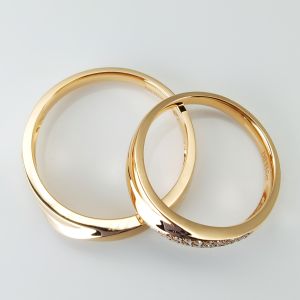 Buy cheap Intense Design Feeling Men20 Women13 18k Gold With Diamond Ring from wholesalers