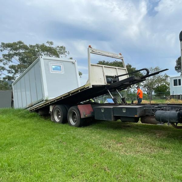 Disaster relief waist folding activity house: Quickly deploy post-earthquake