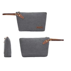 Buy cheap Durable Canvas Fashion Cosmetic Bag 27*17*7cm With Wear Resistant Zipper product