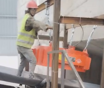 Quality Belt Width≤1200mm Electromagnetic Iron Remover with Deep Magnetic Field and Suspension Height≤550mm for sale