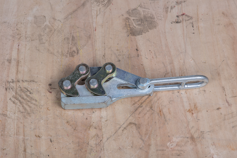 Durable Earth Wire Tensioning Clamp for 50-70mm² with 20-30 kN Load Capacity and