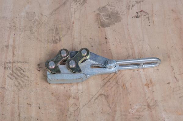 Durable Earth Wire Tensioning Clamp for 50-70mm² with 20-30 kN Load Capacity and