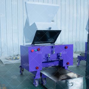 Low Speed Plastic Crusher with 220V/380V/415V/600V Voltage and 1000-1300 kg/h