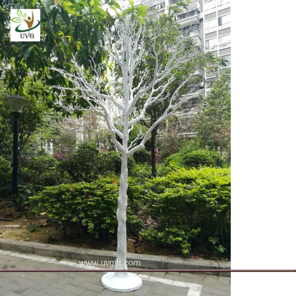 Quality UVG white plastic model artificial trees with dry tree branches for christmas decoration DTR35 for sale