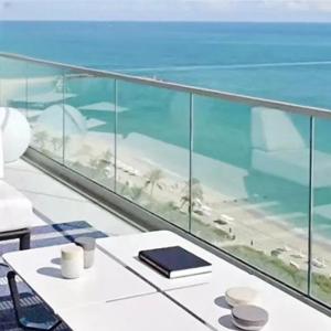 China Aluminum Frameless Glass Railing for Villa Garden Balcony Glass Clamp Seaside Transparent Guard Bar Guard Rail on sale