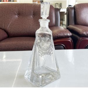 23oz Lead-Free Crystal Triangular Whiskey Decanter Exquisite Design and