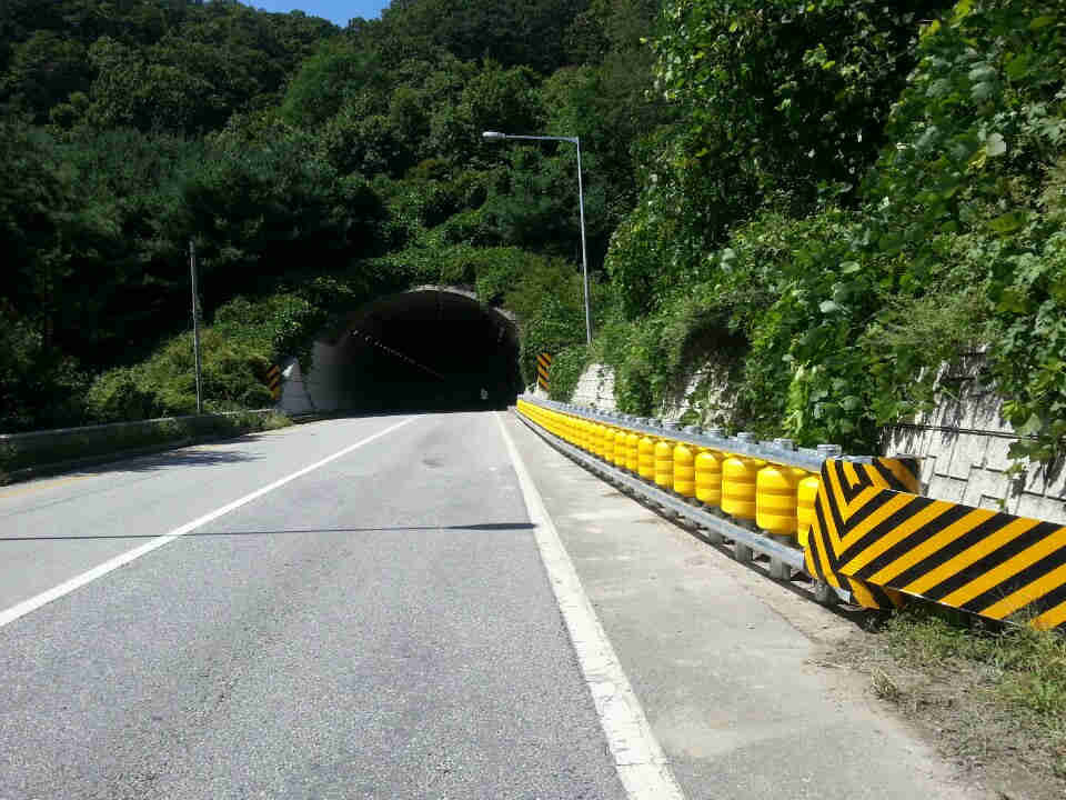 Buy cheap Rotating Anti Collision Guardrail Highway Rolling Guardrail Barrier from wholesalers