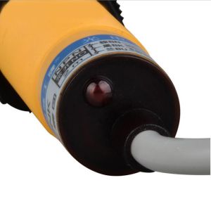 Buy cheap E3F-R2NK E3F-R2N1 N2 PI Band Reflector Feedback Reflective Photoelectric Switch from wholesalers