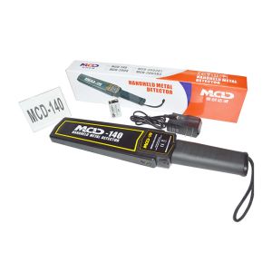 Long Range hand held body scanner , police portable metal detector With High